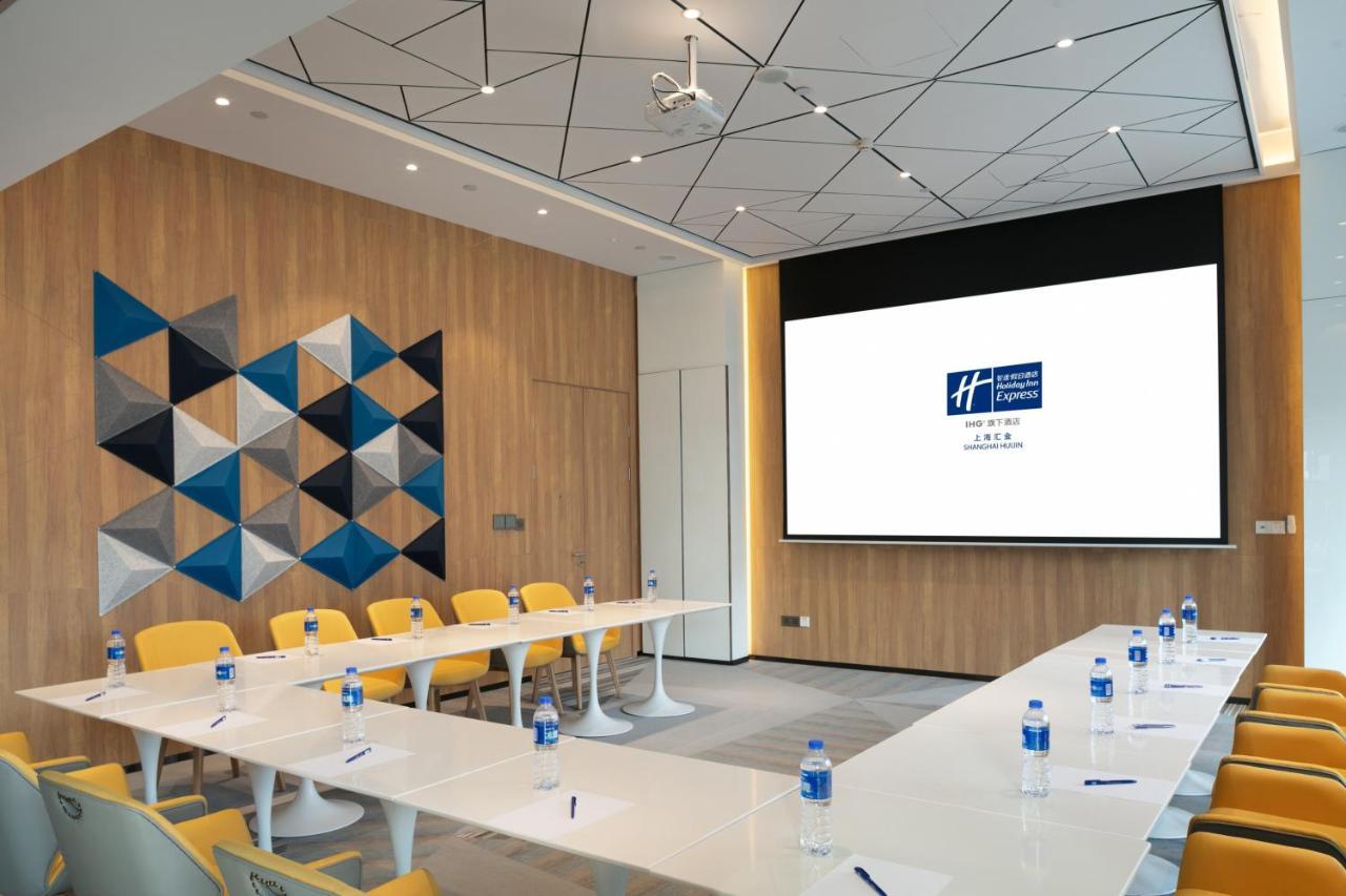 Holiday Inn Express Shanghai Huijin By Ihg Экстерьер фото