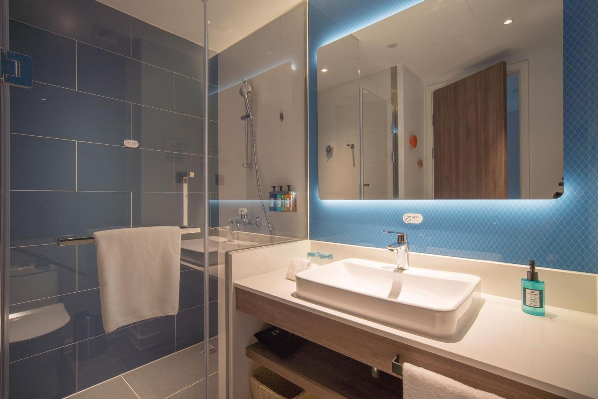 Holiday Inn Express Shanghai Huijin By Ihg Экстерьер фото