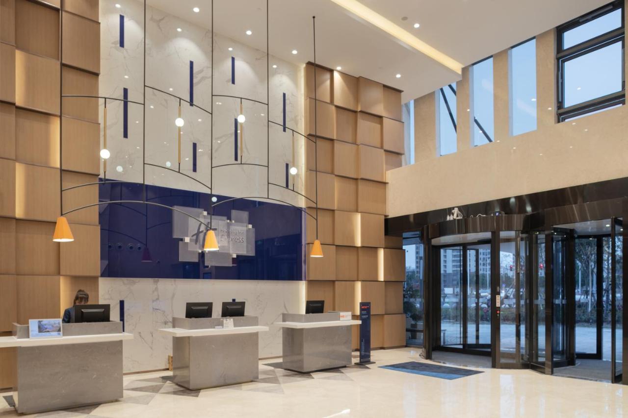 Holiday Inn Express Shanghai Huijin By Ihg Экстерьер фото